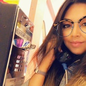 Meet your Posher, Yra